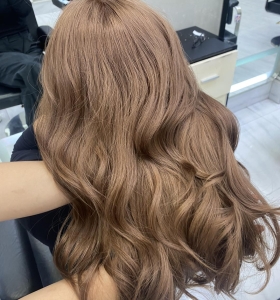 Uốn và nhuộm tóc cùng lúc: Nên hay không