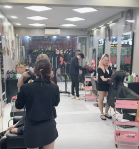 Dịch vụ nối tóc bằng sợi fiberglass tại siêu thị tóc Á Đông